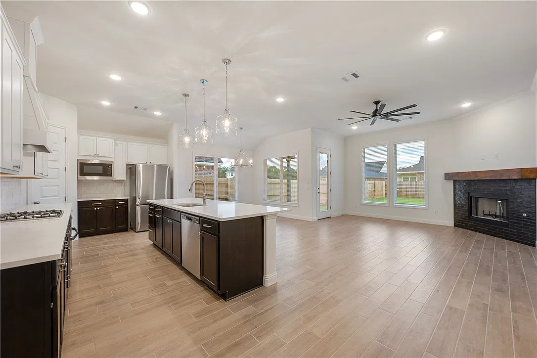 4 bed, 1973 sqft, $3,000 — Photo 3