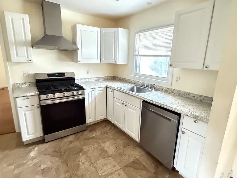 50 W Lake Dr — Photo 5