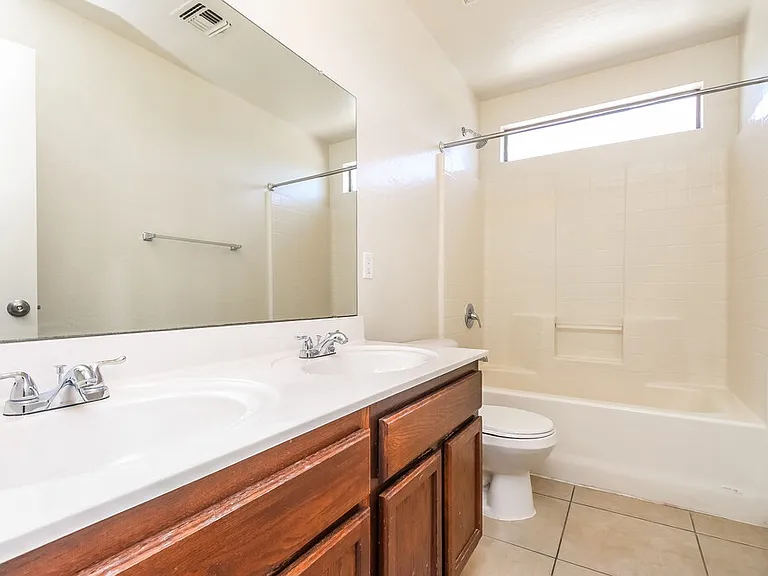 452 S Sabrina — Photo 15