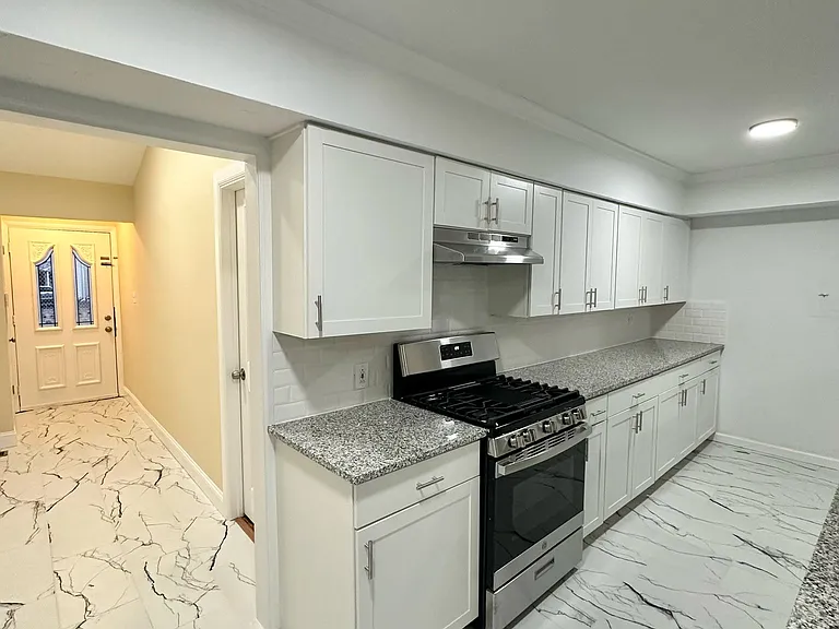 1749 Hillside Pl — Photo 12