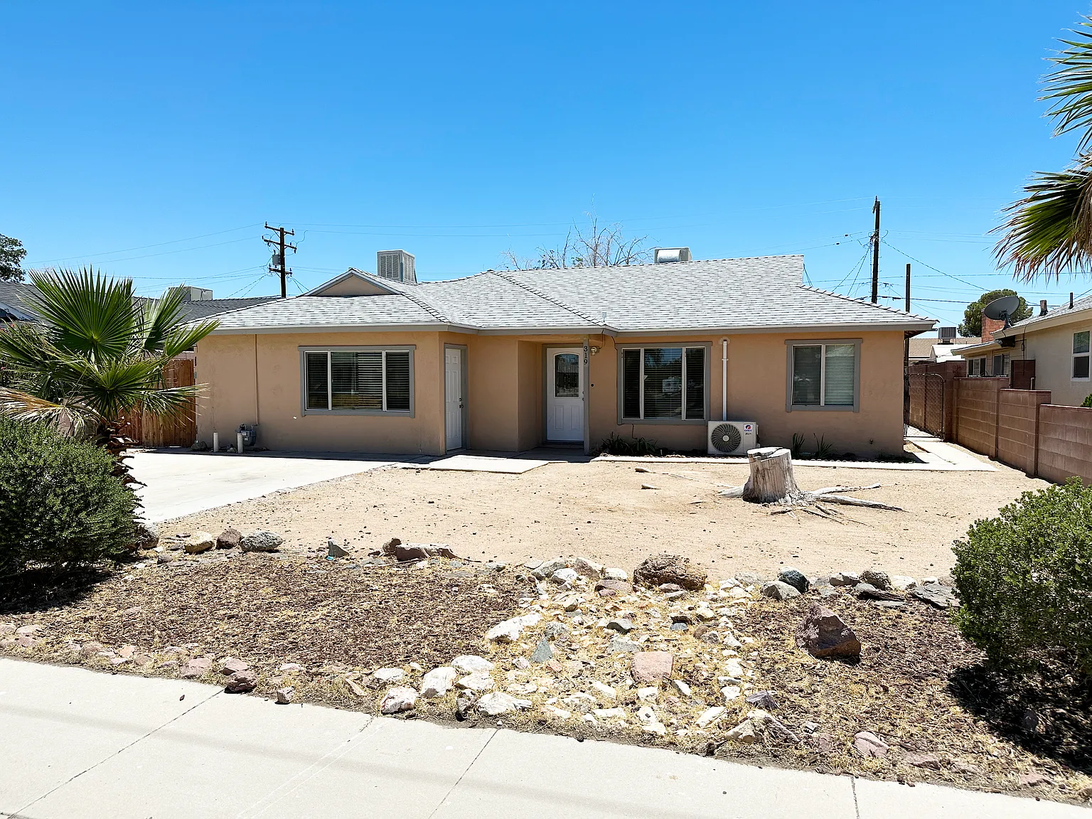 3 bed, 1639 sqft, $1,600 — Photo 1