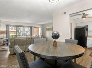 23673 Village House Dr S APT 4A, Southfield, MI 48033