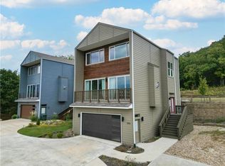 1054 E Huntsville Rd, Fayetteville, AR 72701