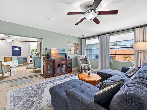 3rd image of 4633 Siesta Cir