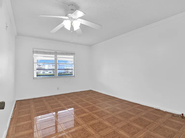 2043 Cornwall #2043-C — Photo 16