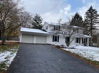 11 Railroad Mills Rd, Pittsford, NY 14534