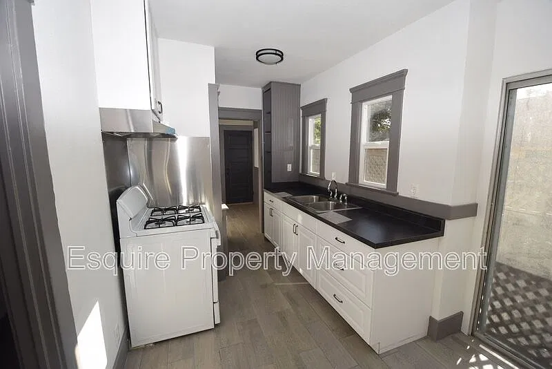 3 bed, 1.0 bath, 862 sqft, $2,550 — Photo 4