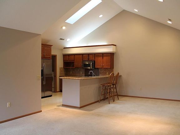 3rd image of 15 Woodberry Dr