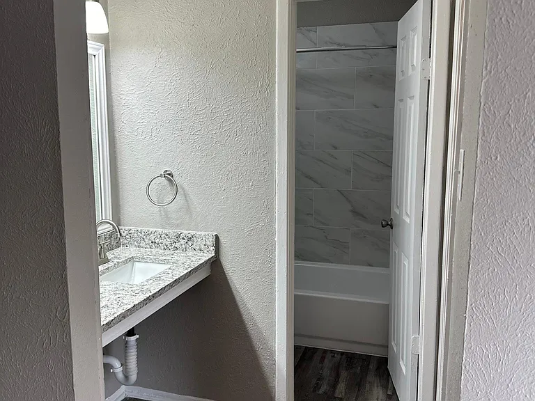 Maxton West Apartment Homes — Photo 22