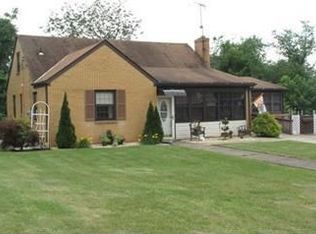 297 Coraopolis Rd, Coraopolis, PA 15108