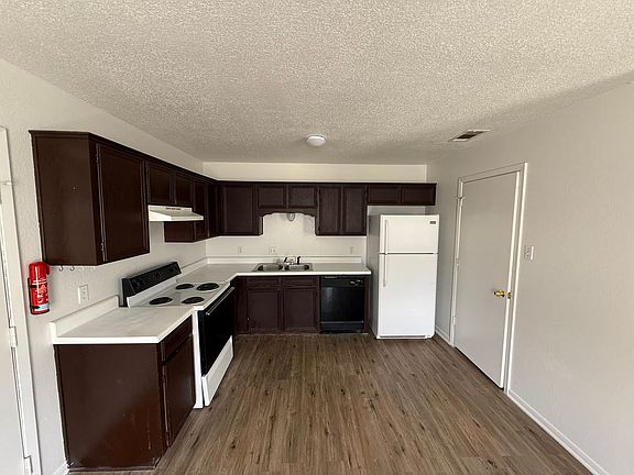 2nd image of 3105 Courtney Ln APT A