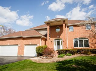 2900 Spruce Ter, Island Lake, IL 60042
