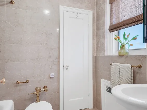 434 East 52nd Street 6A image 11 of 11