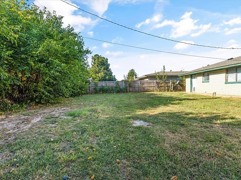 2005 Julie Dr — Photo 12