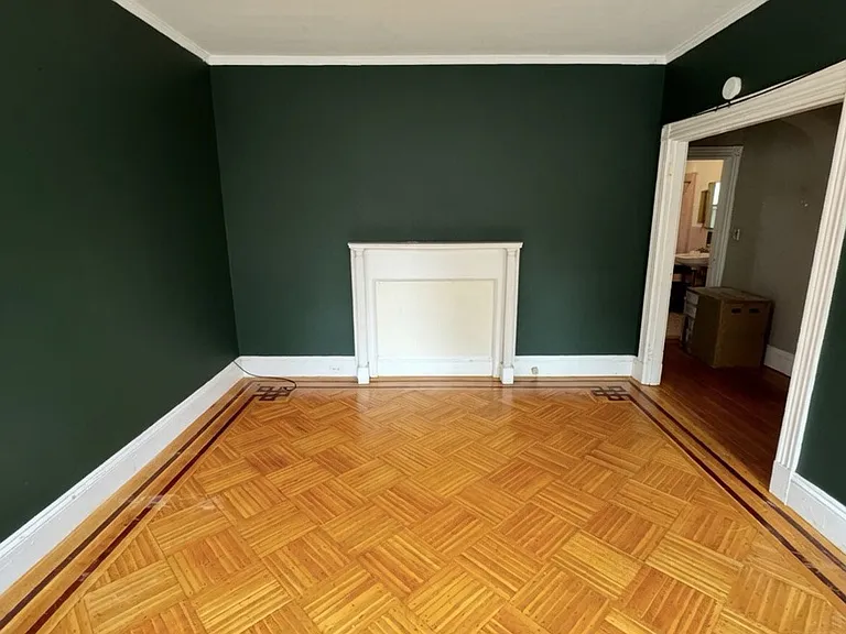4 Woodstock Ave #1 — Photo 1