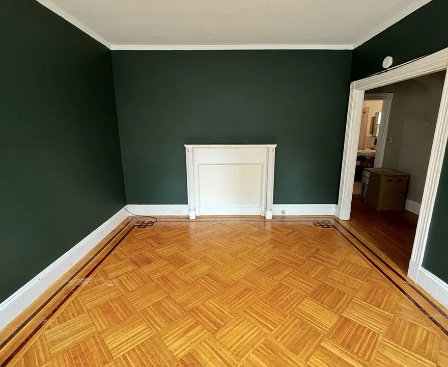4 Woodstock Ave #1