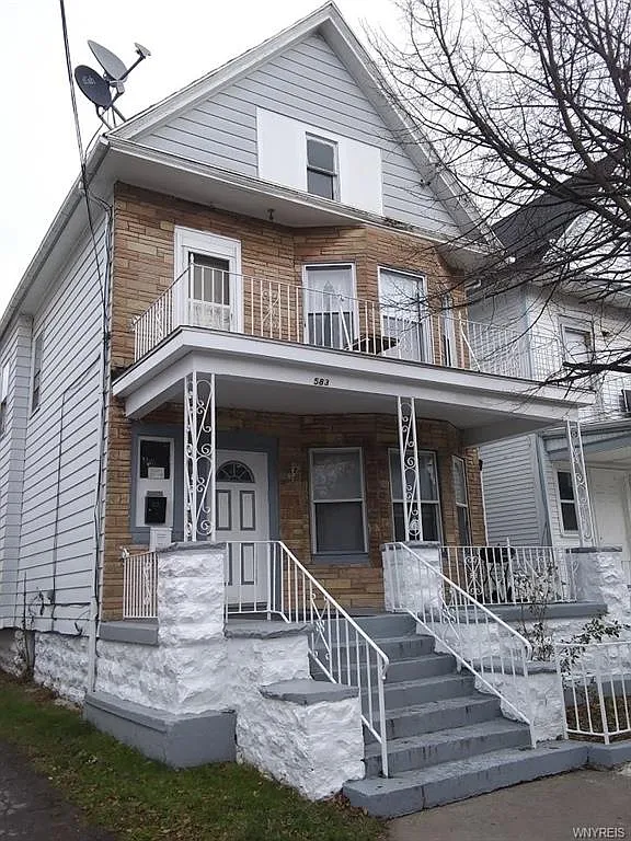 583 West Ave photo 1