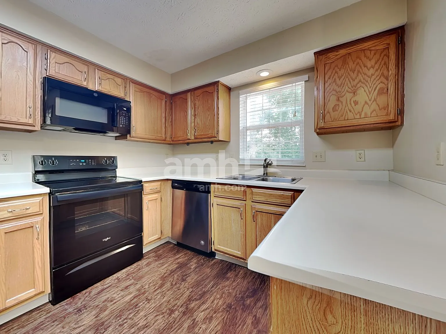 4 bed, 3.5 bath, 2345 sqft, $2,800 — Photo 3