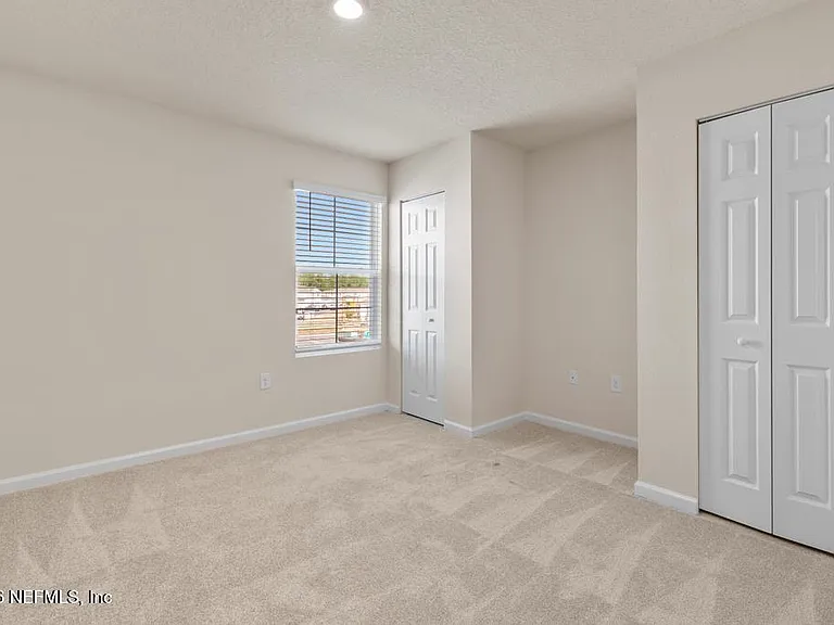 21 Temple Dr — Photo 32