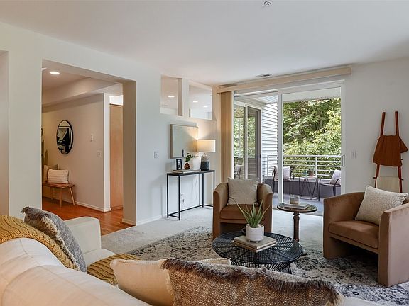 4th image of 22005 6th Avenue S #202