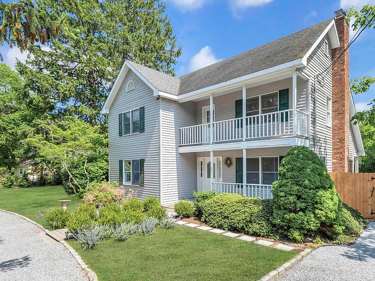 87 Old Country Rd — Photo 33