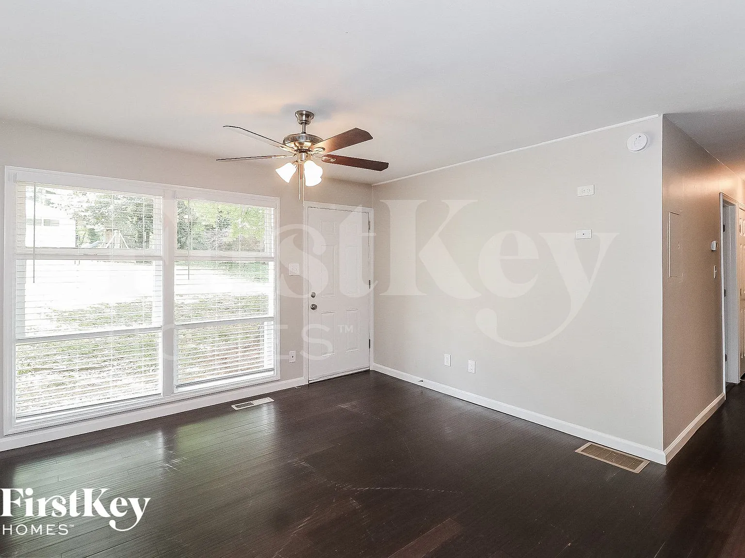 3 bed, 2.0 bath, 1100 sqft, $1,970 — Photo 2