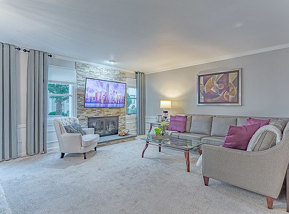 4th image of 977 N Cove Dr