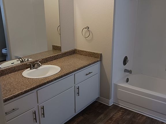 5th image of 7764 Poplar Ave #34