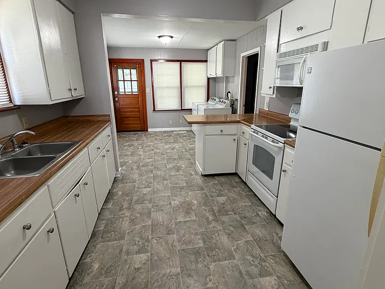 1405 Henning Ave — Photo 1