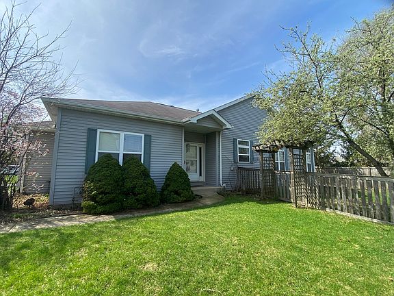 2nd image of 586 Chestnut Dr