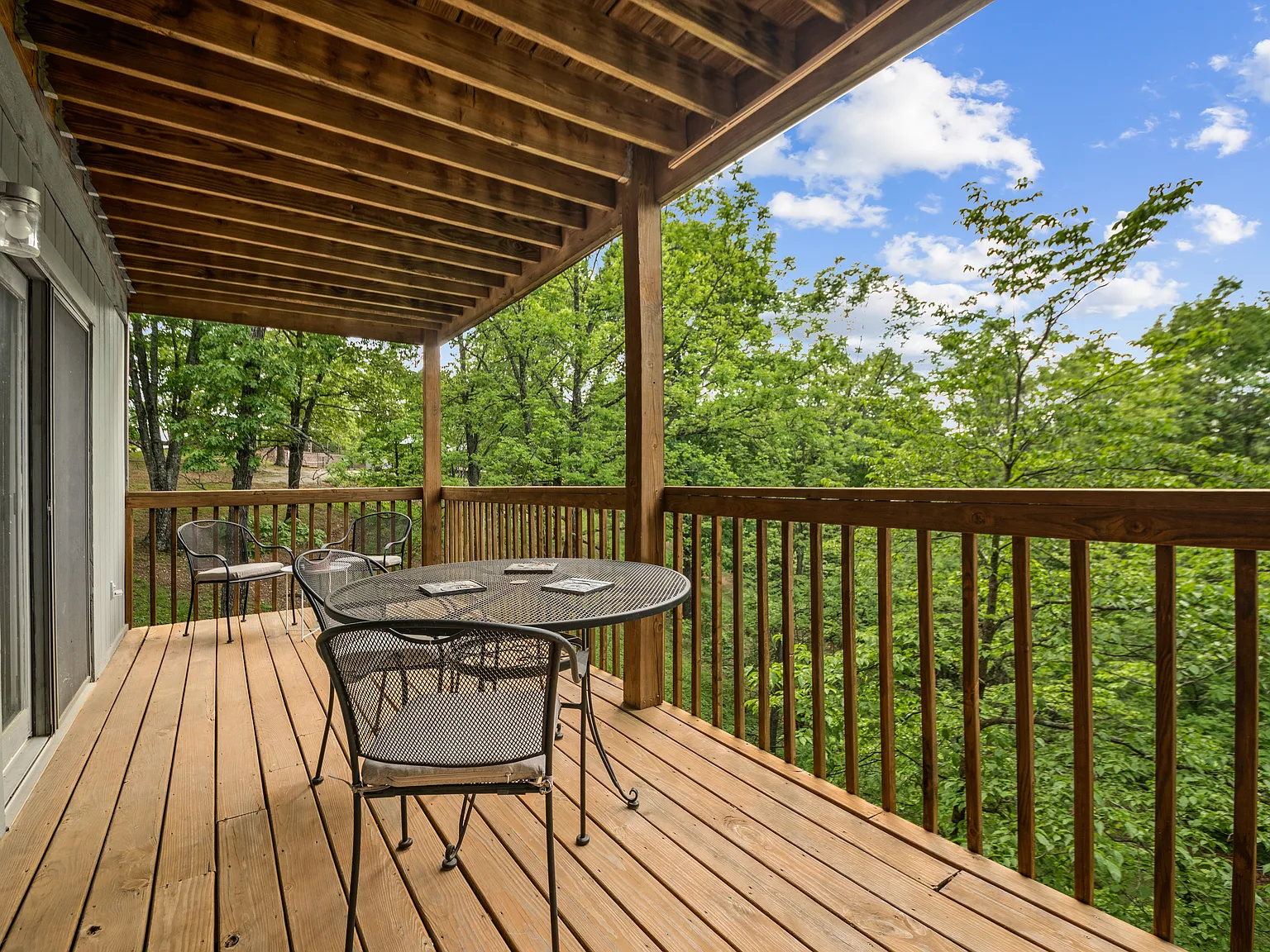 437 Notch Ln — Photo 1