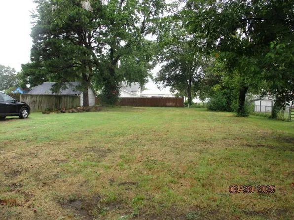 403 Nebraska Rd #F, Miami, OK 74354