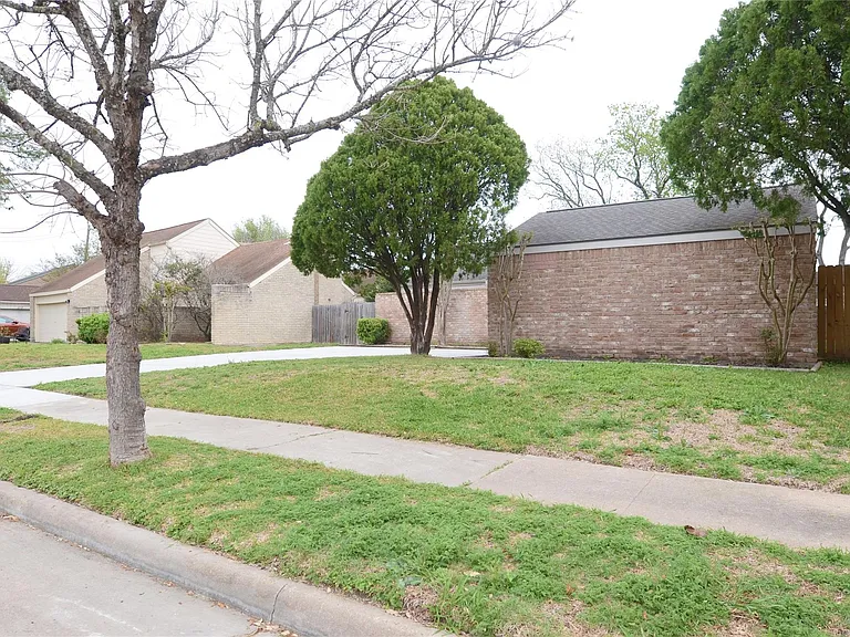 2023 Woodland Springs St — Photo 36