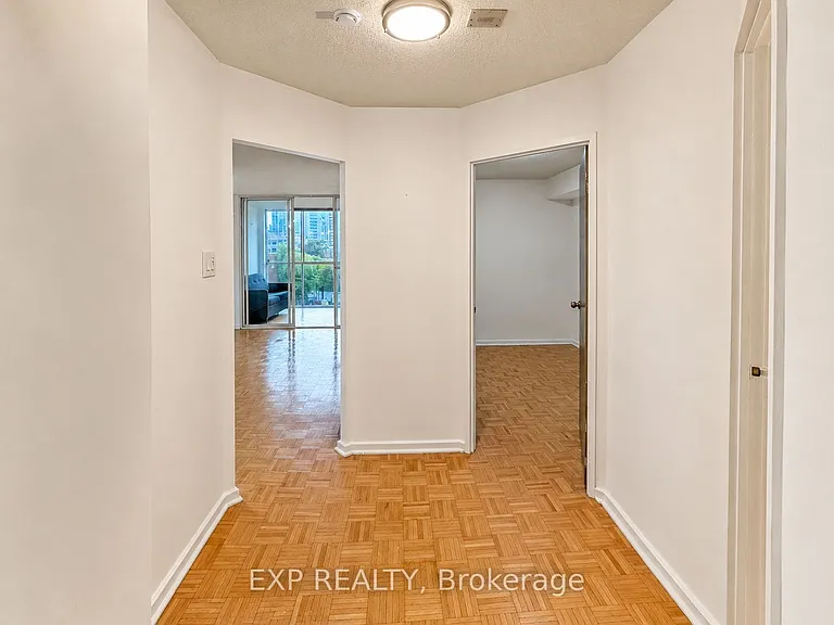 15 Maitland Pl #705 — Photo 2