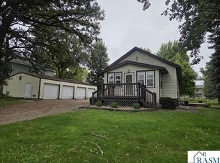 803 W 1st St, Blue Earth, MN 56013
