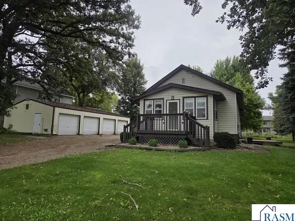 803 W 1st St, Blue Earth, MN 56013
