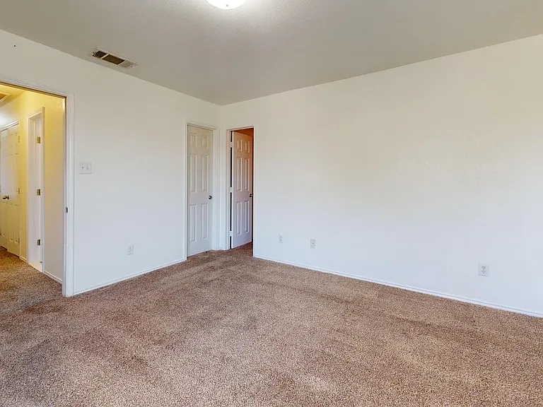 8101 Southern Pine Way — Photo 15