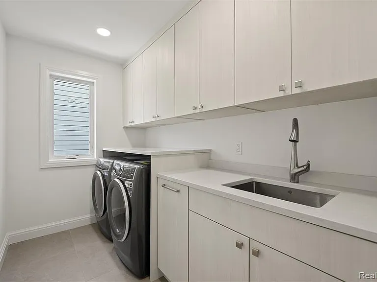 2663 Dorchester Rd — Photo 16