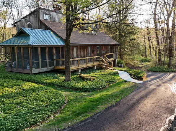 1830 Oaklynn Dr, Green Lane, PA 18054