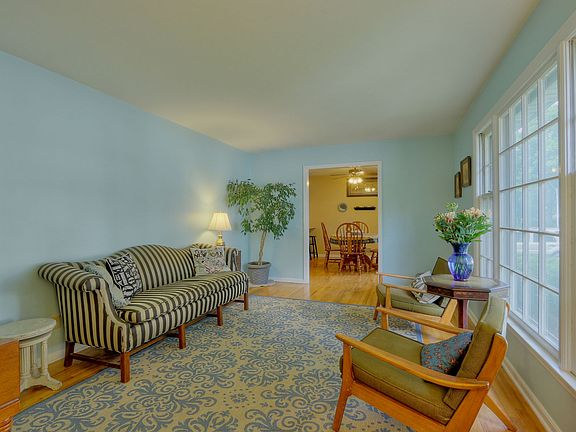 5th image of 509 NE 55th St