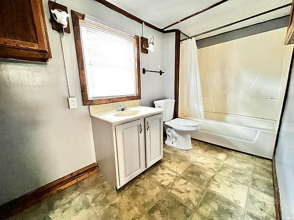 4th image of 1326 Olive St