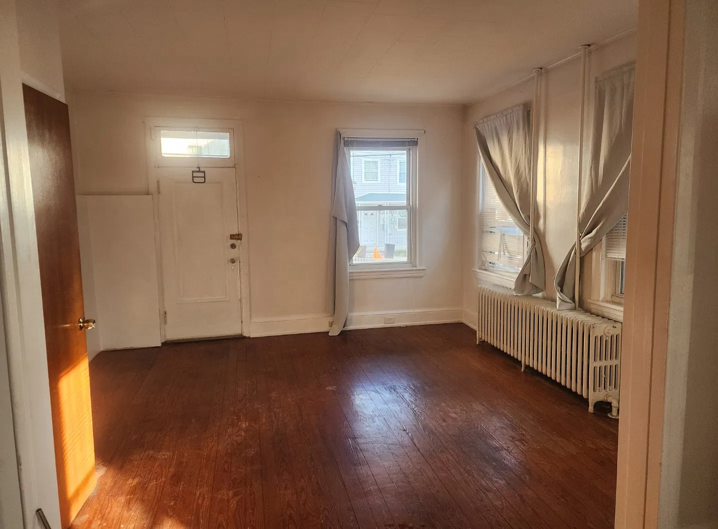 1 bed, 1000 sqft, $1,100 — Photo 1