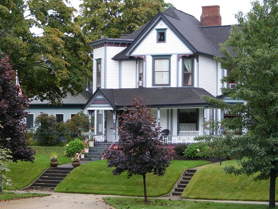 1st image of 712 E Ludington Ave