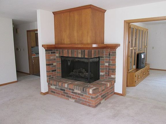 4th image of 410 W Boys St