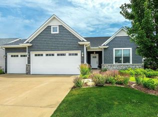3619 Cobblestone Dr, Bettendorf, IA 52722