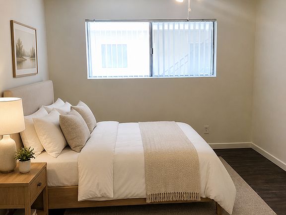 5th image of 142 N Hoover St #225