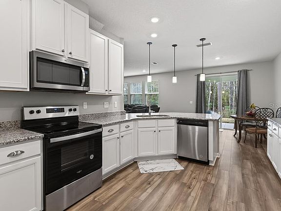 5th image of 2929 Lucille Ln