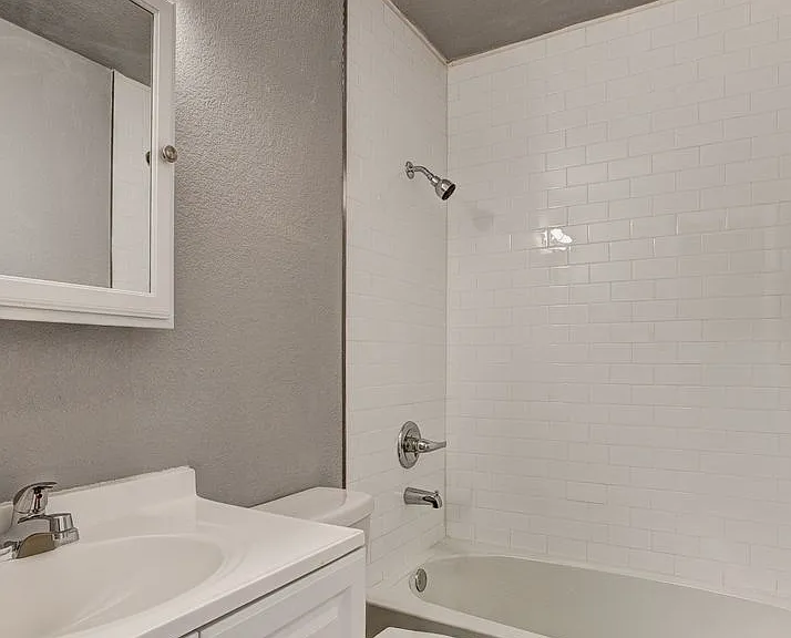 526 S Howes St — Photo 10