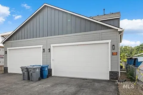 3 bed, 1433 sqft, $1,800 — Photo 1