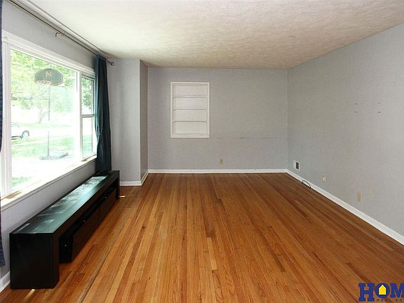 2nd image of 5400 N St